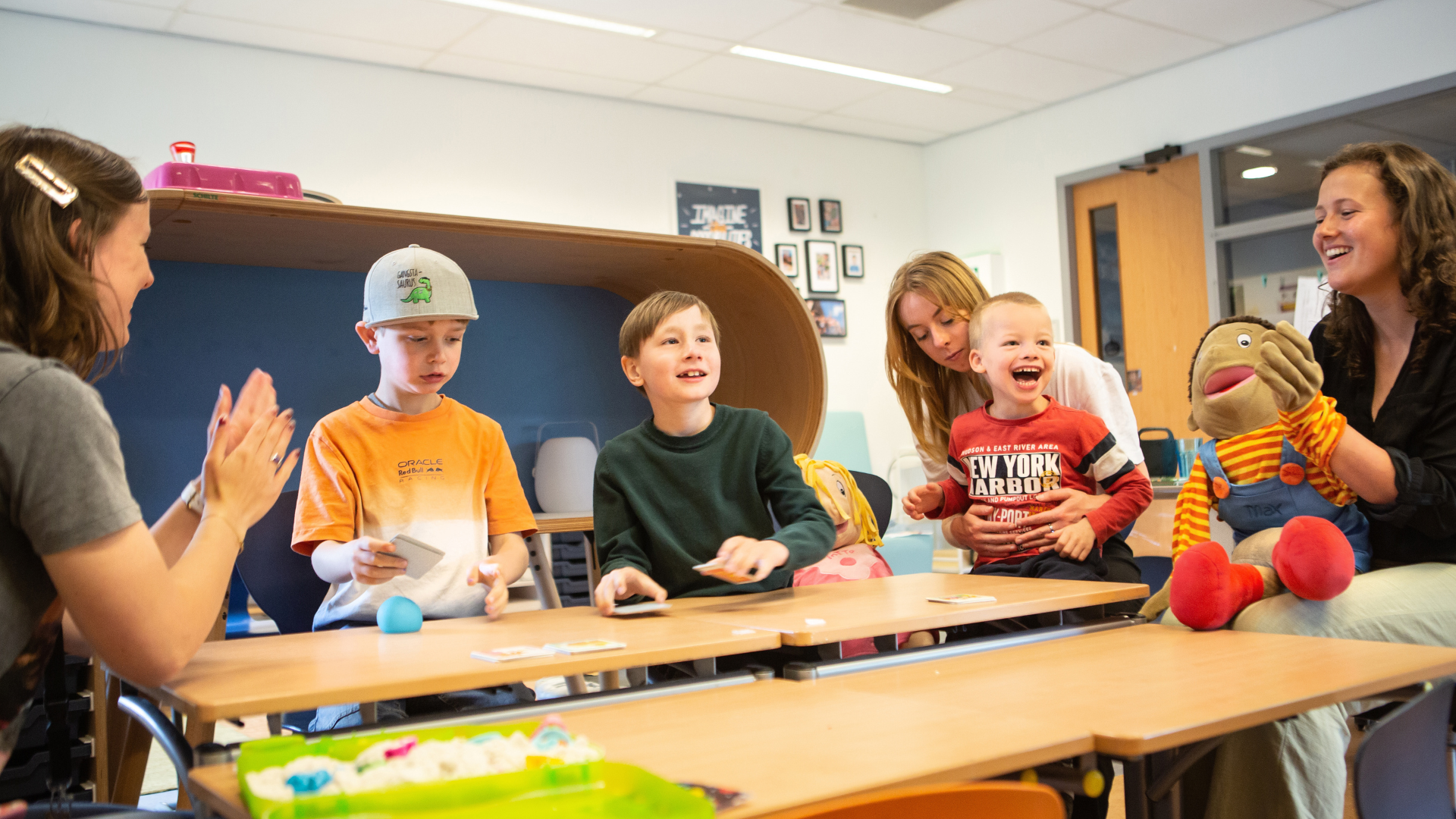 Tobias Stichting de Asstronaut werkje in de klas